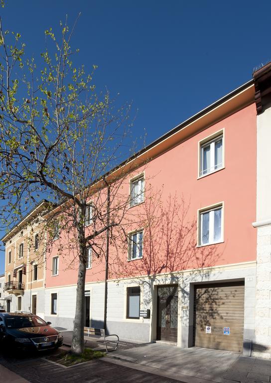 Le Suites - Di Fronte Ospedale Sacro Cuore Negrar Exterior foto